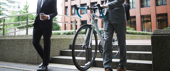 鍵のかかった自転車の運び方・・の画像